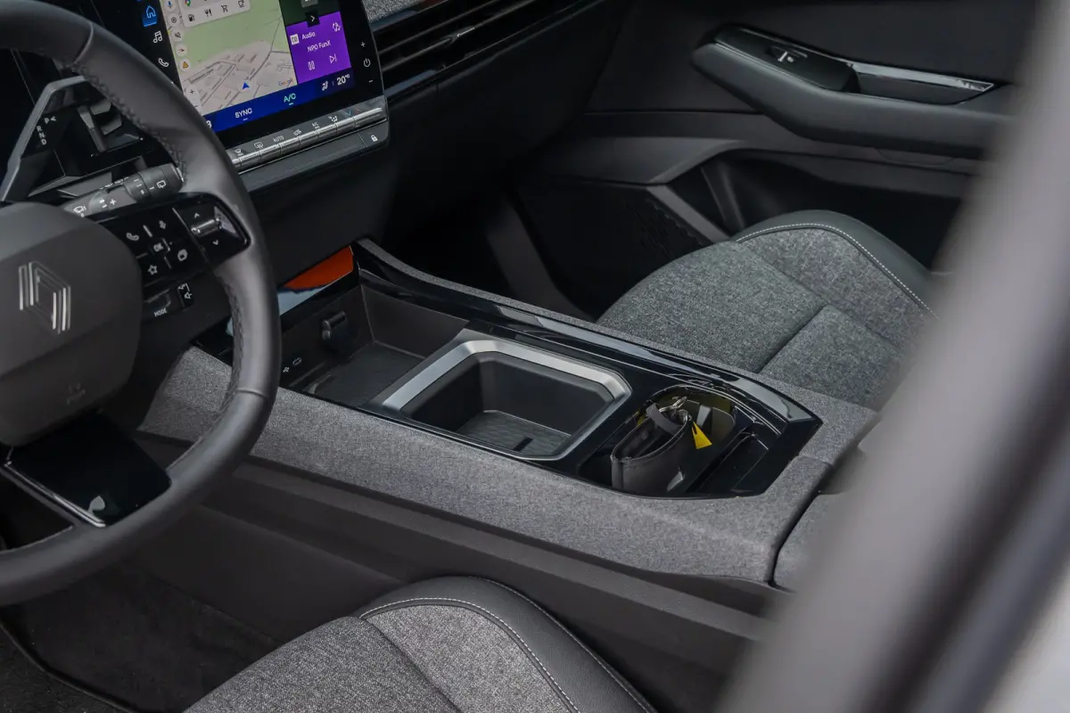 1.2 E-Tech full hybrid 200 evolution | Apple Carplay/Android Auto | LED | 18'' L.M. | ACC | Camera | Navi | Achteruitrijcamera | Apple Carplay/Android Auto|telefoonintegratie premium | Conne