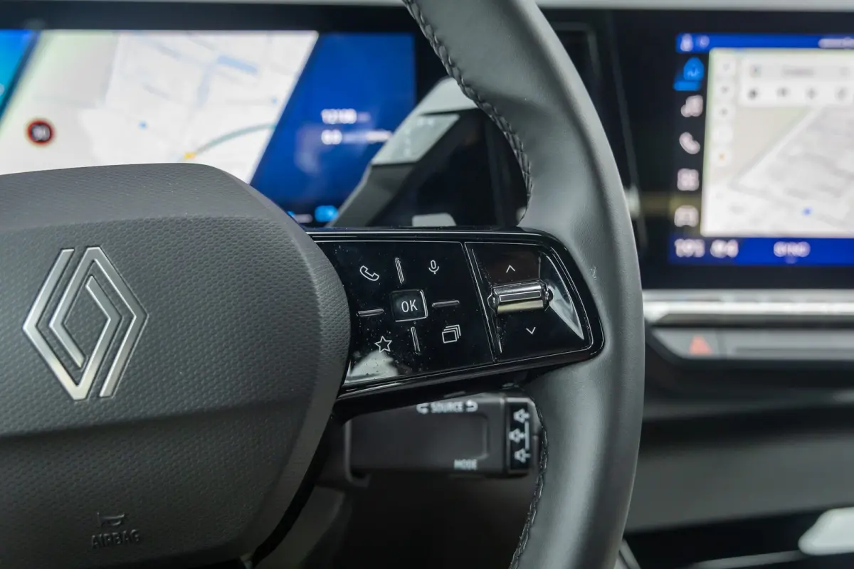 1.2 E-Tech full hybrid 200 evolution | Apple Carplay/Android Auto | LED | 18'' L.M. | ACC | Camera | Navi | Achteruitrijcamera | Apple Carplay/Android Auto|telefoonintegratie premium | Conne