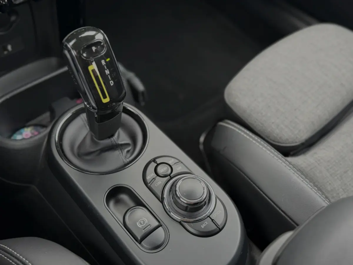 Camden Edition 33 kWh SoH 96% (NL-auto, 1e Eig, Dealer OndH, Carplay, StoelV, PDC, Navi, ClimateCon, CruiseCon, Etc)