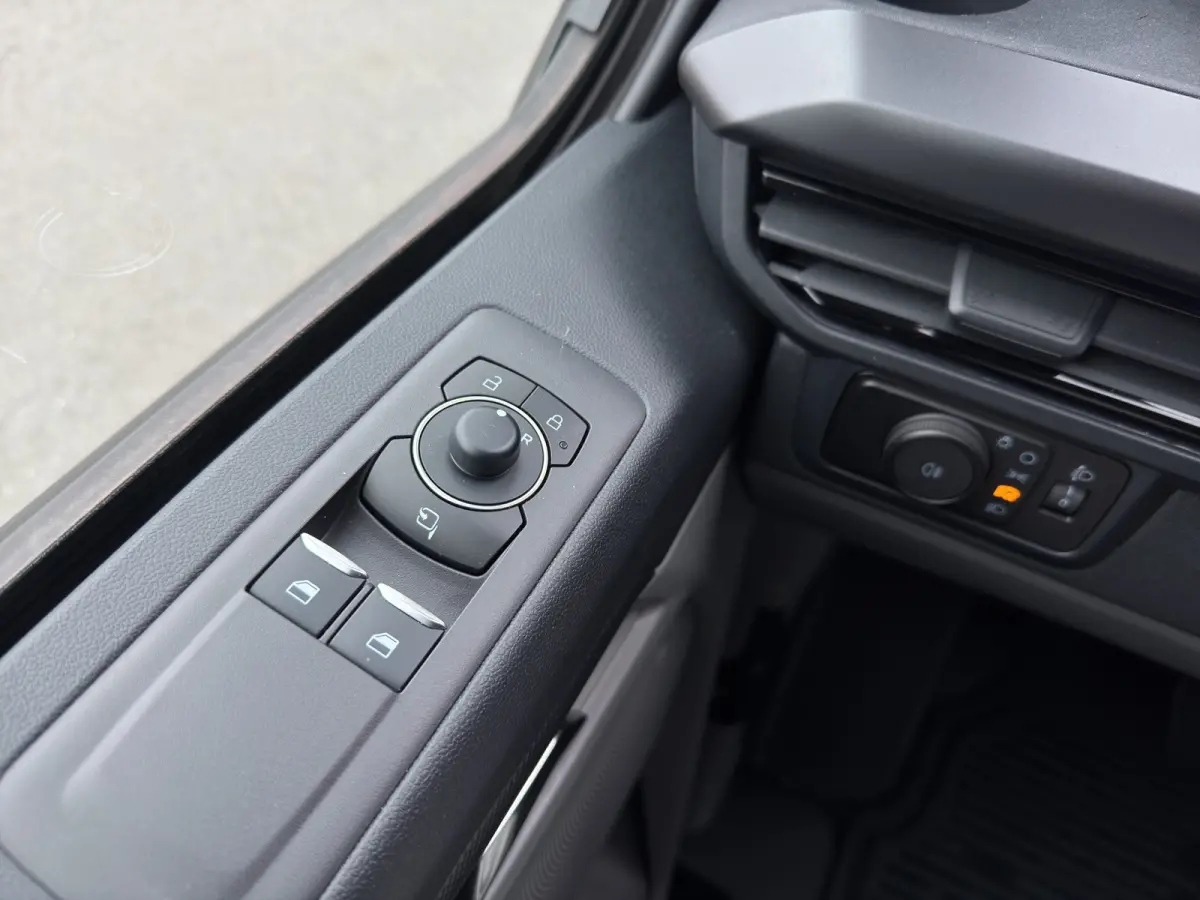 300 2.0 TDCI L1H1 170pk Sport Vol! | Trekhaak | 19 Inch LMV | Camera | | Achteruitrijcamera | Apple Carplay/Android Auto|telefoonintegratie premium | Audio installatie