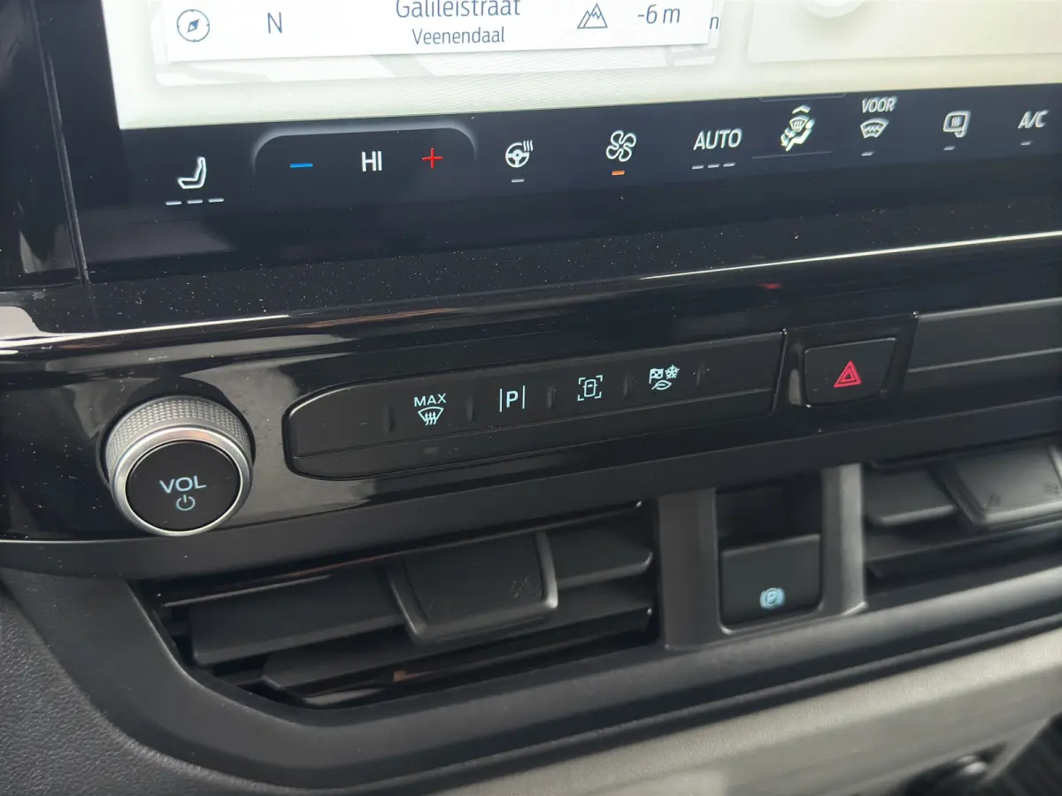 300 2.0 TDCI L1H1 170pk Sport Vol! | Trekhaak | 19 Inch LMV | Camera | | Achteruitrijcamera | Apple Carplay/Android Auto|telefoonintegratie premium | Audio installatie