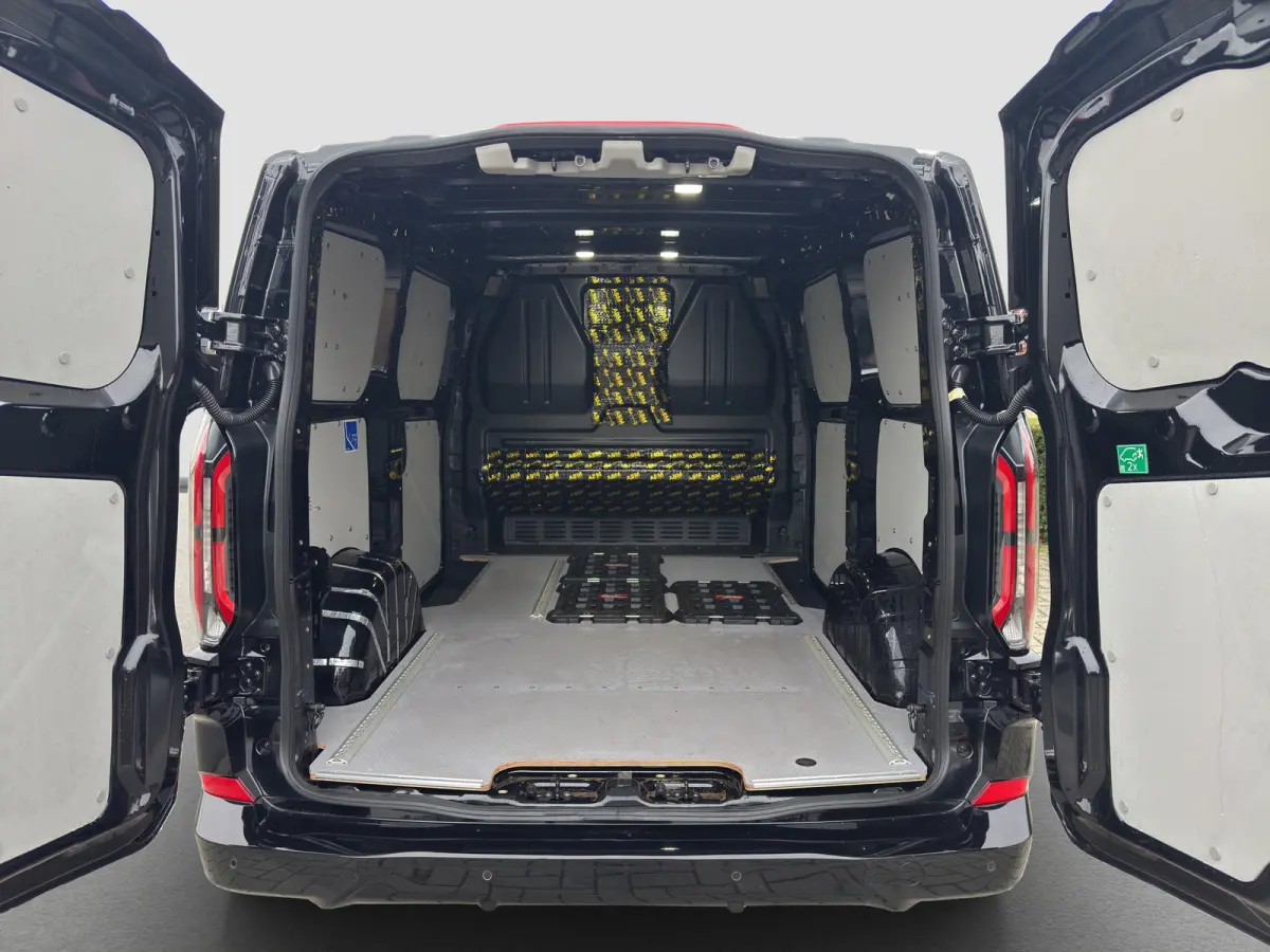 300 2.0 TDCI L1H1 170pk Sport Vol! | Trekhaak | 19 Inch LMV | Camera | | Achteruitrijcamera | Apple Carplay/Android Auto|telefoonintegratie premium | Audio installatie
