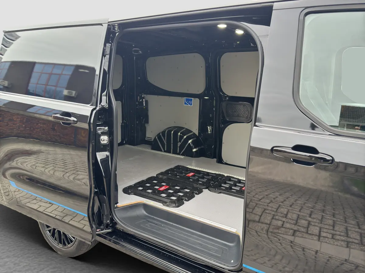 300 2.0 TDCI L1H1 170pk Sport Vol! | Trekhaak | 19 Inch LMV | Camera | | Achteruitrijcamera | Apple Carplay/Android Auto|telefoonintegratie premium | Audio installatie
