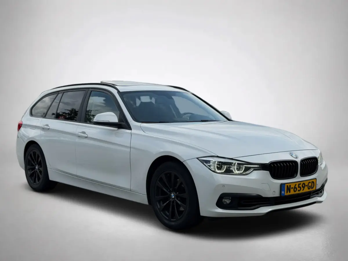 318i Edition Sport High Executive(Goed OndH, Panoramadak, Trekhaak, StoelV, Navi, Climate Con, Cruise Con,Etc)