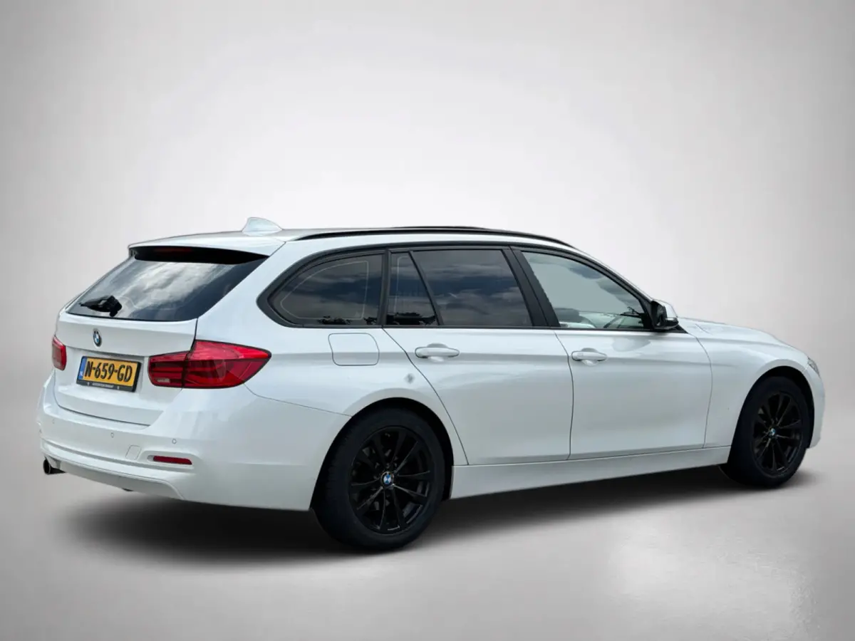 318i Edition Sport High Executive(Goed OndH, Panoramadak, Trekhaak, StoelV, Navi, Climate Con, Cruise Con,Etc)
