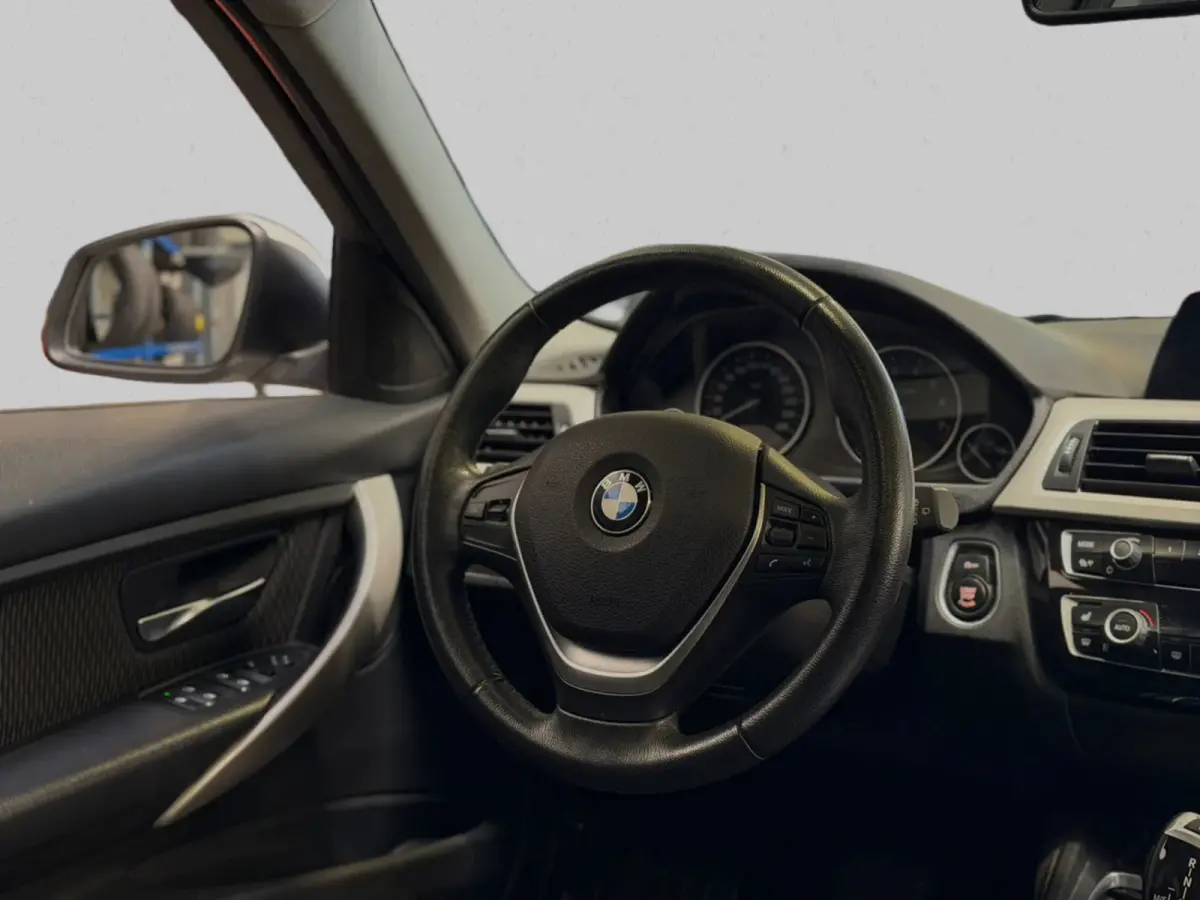 318i Edition Sport High Executive(Goed OndH, Panoramadak, Trekhaak, StoelV, Navi, Climate Con, Cruise Con,Etc)