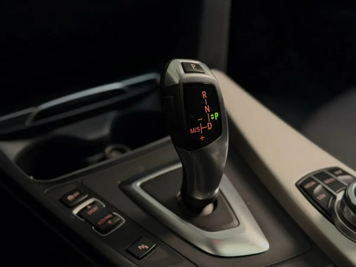 318i Edition Sport High Executive(Goed OndH, Panoramadak, Trekhaak, StoelV, Navi, Climate Con, Cruise Con,Etc)