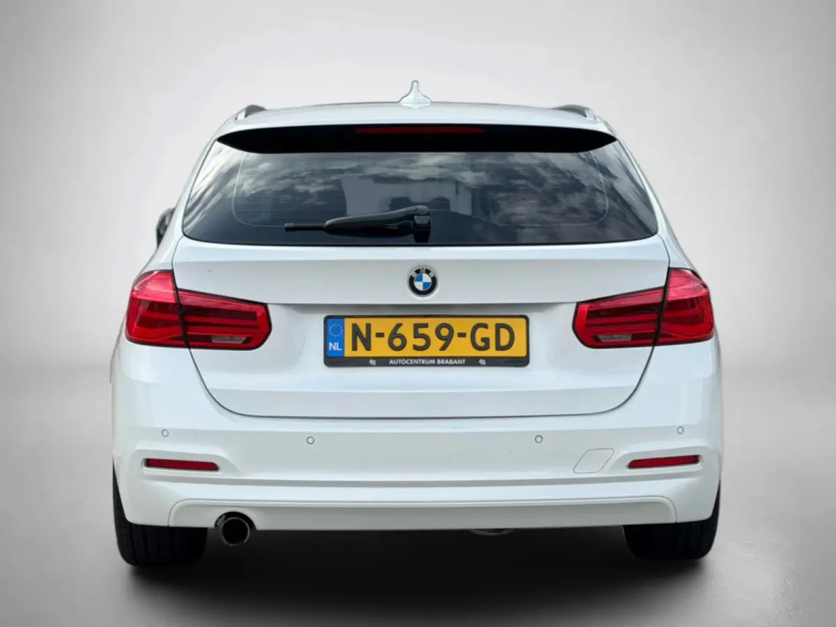 318i Edition Sport High Executive(Goed OndH, Panoramadak, Trekhaak, StoelV, Navi, Climate Con, Cruise Con,Etc)