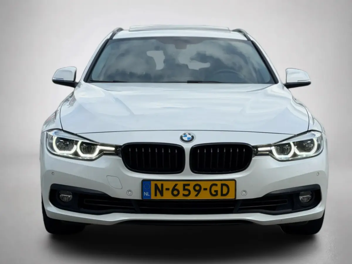 318i Edition Sport High Executive(Goed OndH, Panoramadak, Trekhaak, StoelV, Navi, Climate Con, Cruise Con,Etc)