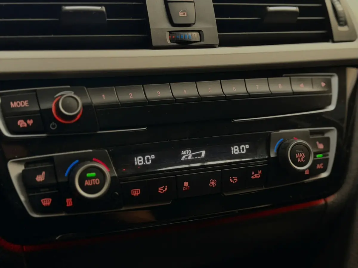 318i Edition Sport High Executive(Goed OndH, Panoramadak, Trekhaak, StoelV, Navi, Climate Con, Cruise Con,Etc)