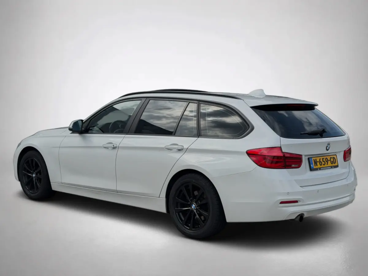 318i Edition Sport High Executive(Goed OndH, Panoramadak, Trekhaak, StoelV, Navi, Climate Con, Cruise Con,Etc)