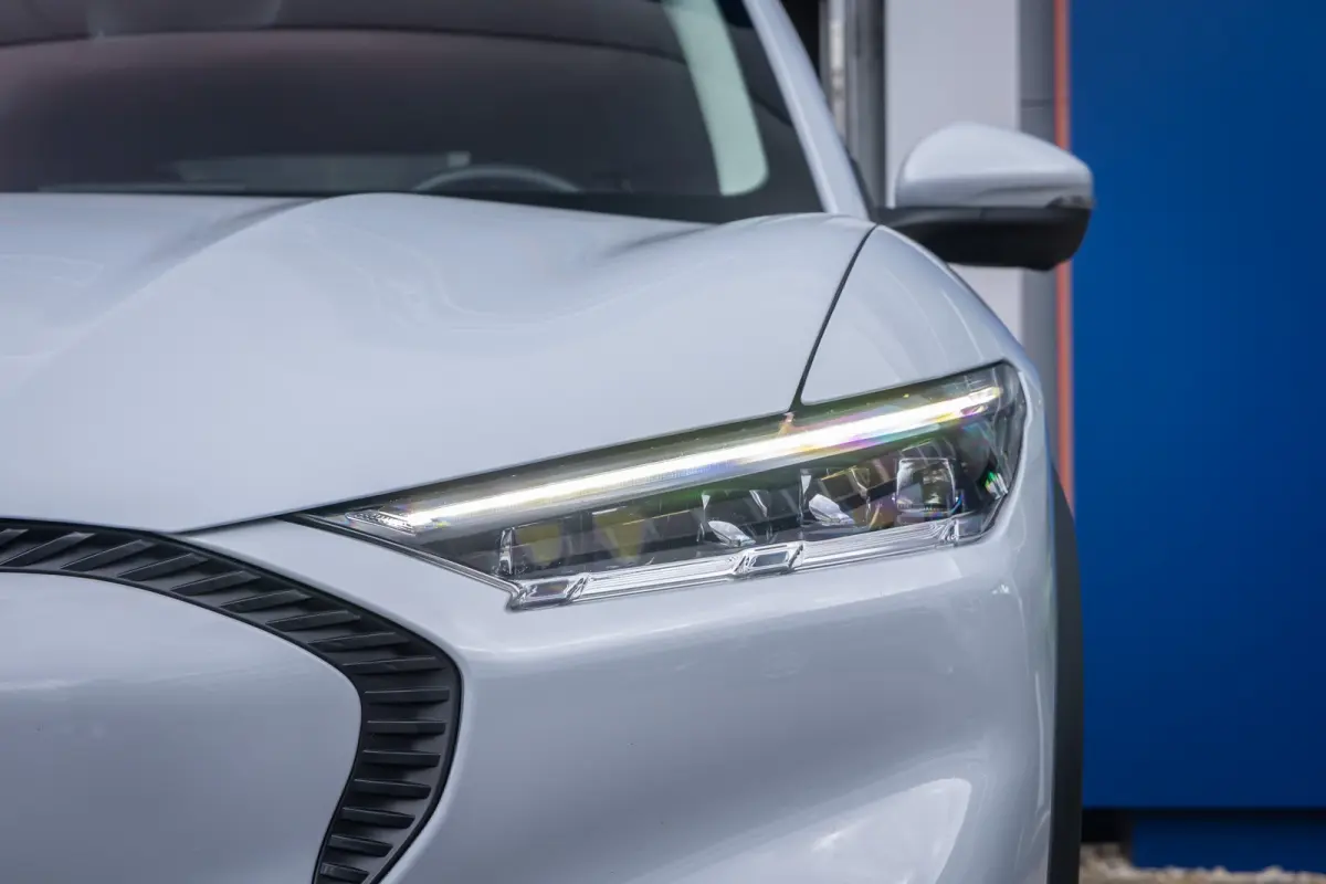 RWD 75 kWh | Panoramadak | LEDER | Apple Carplay | L.M. Velgen | Trekhaak | Achteruitrijcamera | Airco (automatisch) | Apple Carplay/Android Auto|telefoonintegratie premium