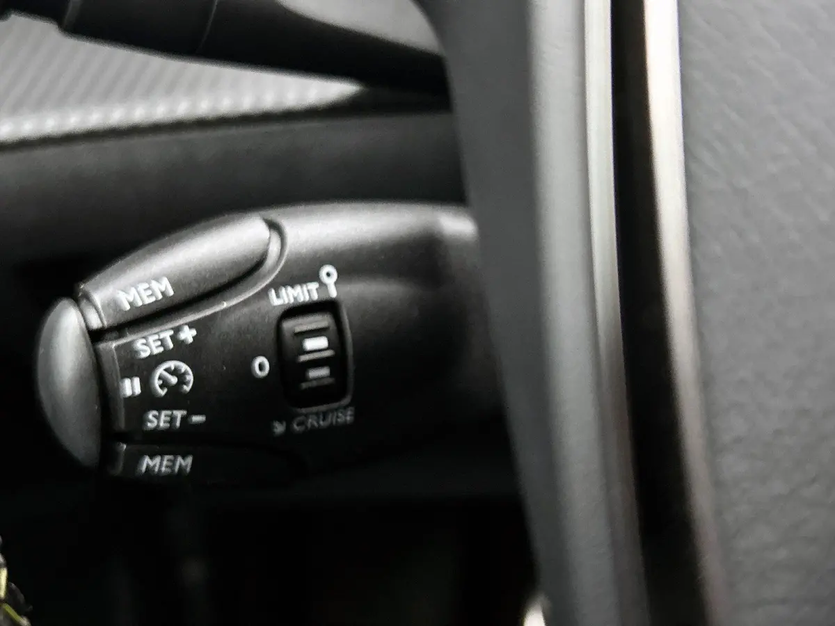 1.2 130pk GT-Line | Apple Carplay/Android Auto | Climate Control | Cruise Control | Camera | 17"LMV | LED |