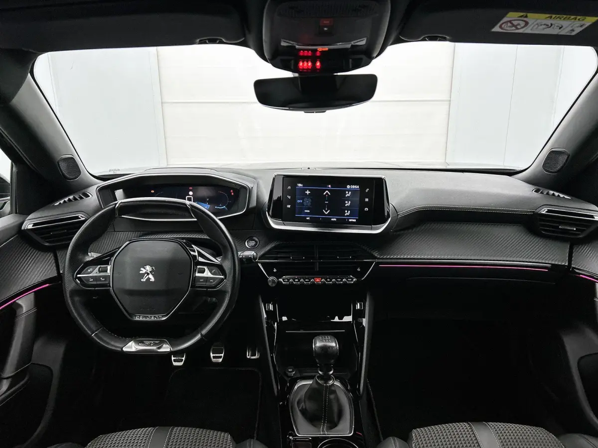 1.2 130pk GT-Line | Apple Carplay/Android Auto | Climate Control | Cruise Control | Camera | 17"LMV | LED |