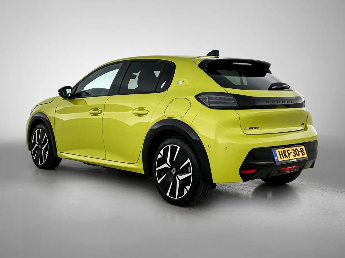 EV 156pk GT 51 kWh Automaat | Accu 97% |  400km | Navigation Pack | Alcantara Pack | Metaalkleur | Warmtepomp | Stoelverwarming | Climatecontrol