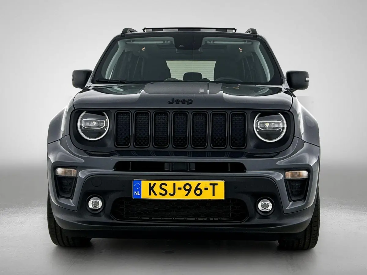 4xe 240pk Plug-in Hybrid Electric Trailhawk Automaat | Schuif-/Kanteldak | Navigatie | Camera | Dodehoekdetectie | 17"LMV |