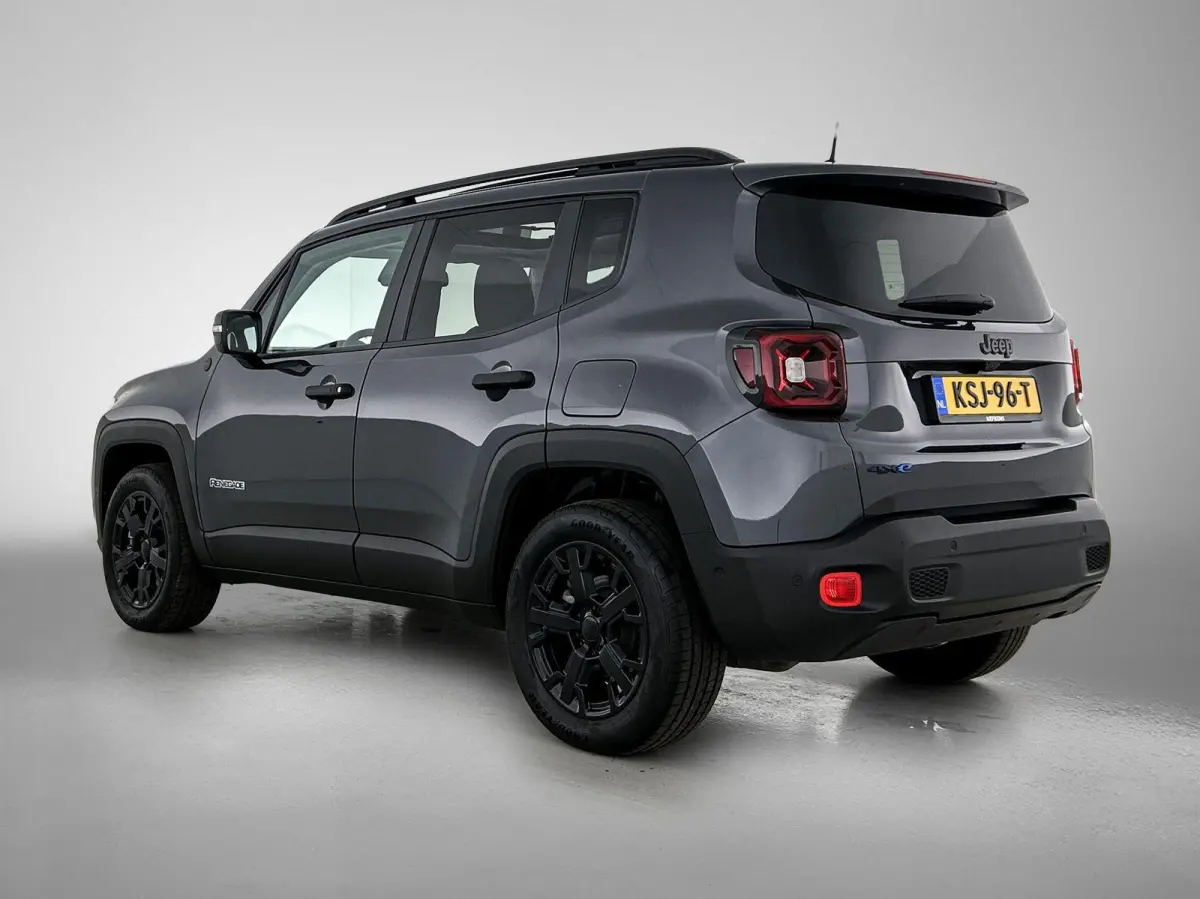 4xe 240pk Plug-in Hybrid Electric Trailhawk Automaat | Schuif-/Kanteldak | Navigatie | Camera | Dodehoekdetectie | 17"LMV |