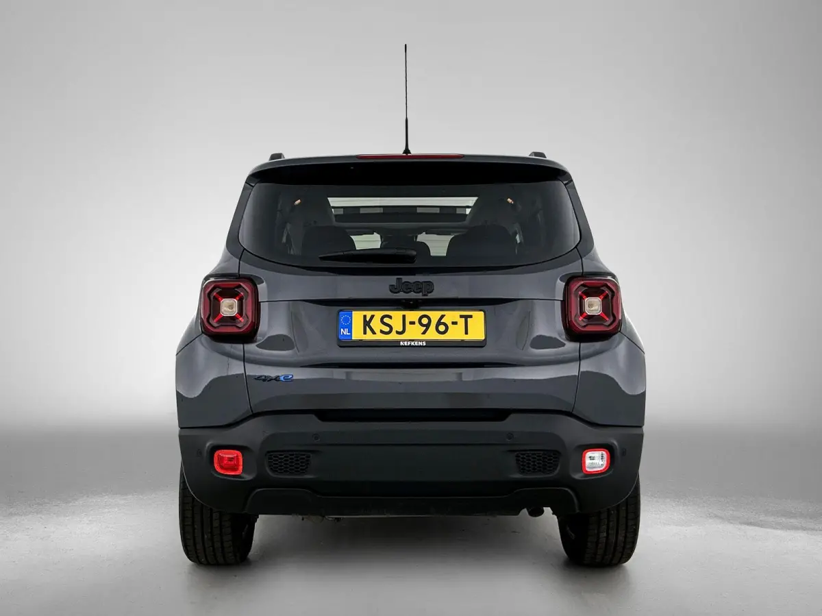 4xe 240pk Plug-in Hybrid Electric Trailhawk Automaat | Schuif-/Kanteldak | Navigatie | Camera | Dodehoekdetectie | 17"LMV |