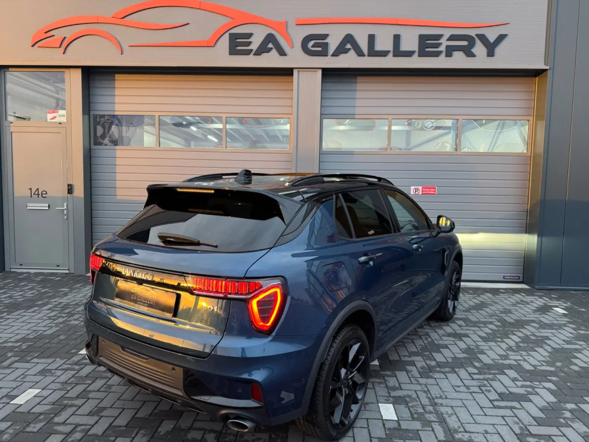 1.5 Bomvol Black Edition 261PK 360°Camera Zwarte hemel
