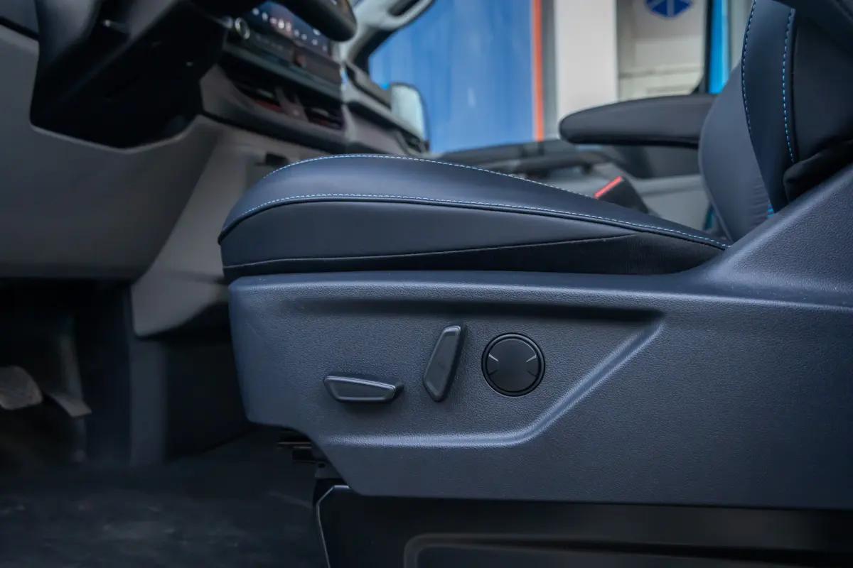 Transit E-Custom Sport 340 L2 | Camera | 17'L.M. Velgen | Voorruit/Stoel verwarming | Camera | Cruise Control | Wandbekleding | Vloerplaat
