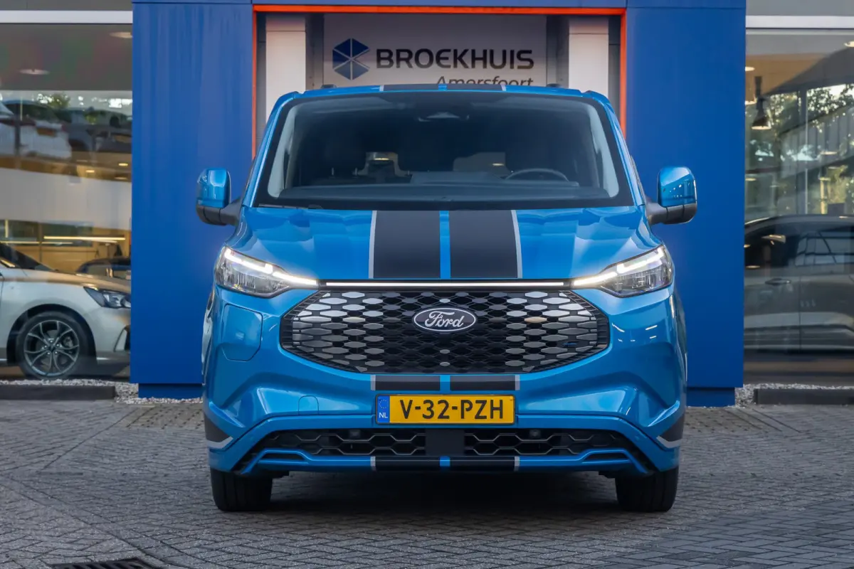 Transit E-Custom Sport 340 L2 | Camera | 17'L.M. Velgen | Voorruit/Stoel verwarming | Camera | Cruise Control | Wandbekleding | Vloerplaat
