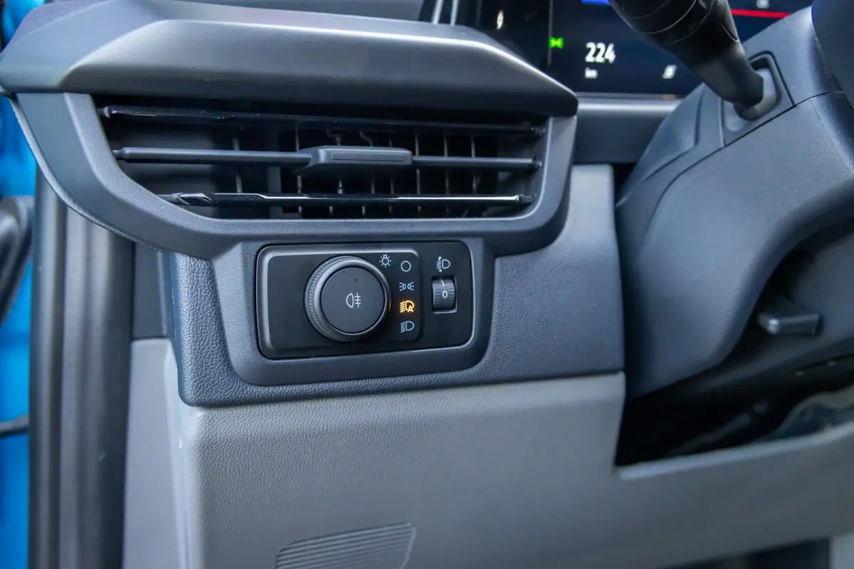 Transit E-Custom Sport 340 L2 | Camera | 17'L.M. Velgen | Voorruit/Stoel verwarming | Camera | Cruise Control | Wandbekleding | Vloerplaat