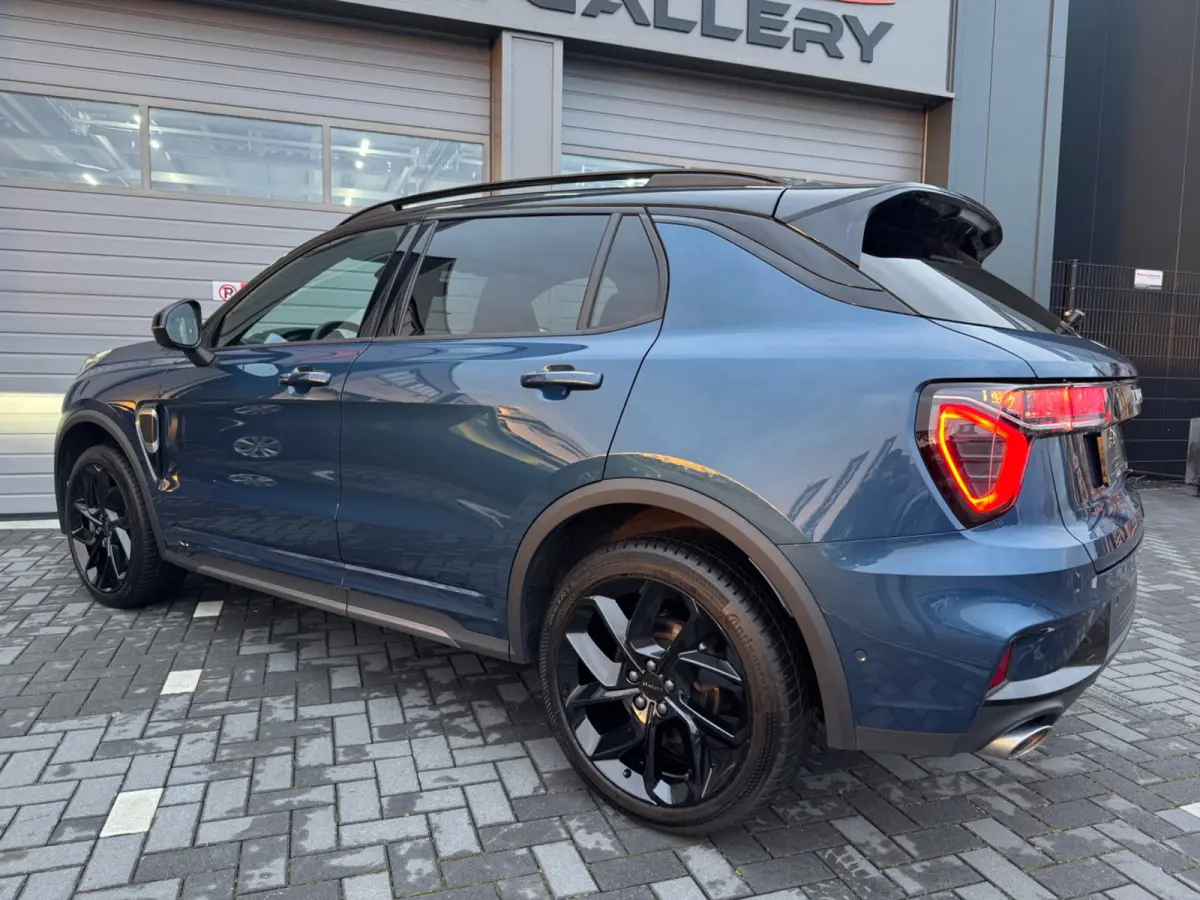 1.5 Bomvol Black Edition 261PK 360°Camera Zwarte hemel