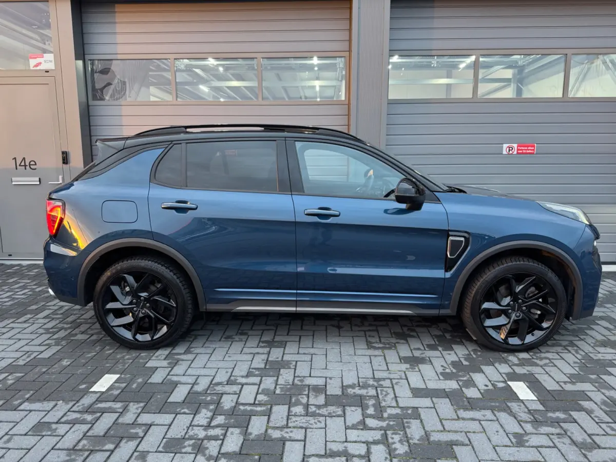 1.5 Bomvol Black Edition 261PK 360°Camera Zwarte hemel