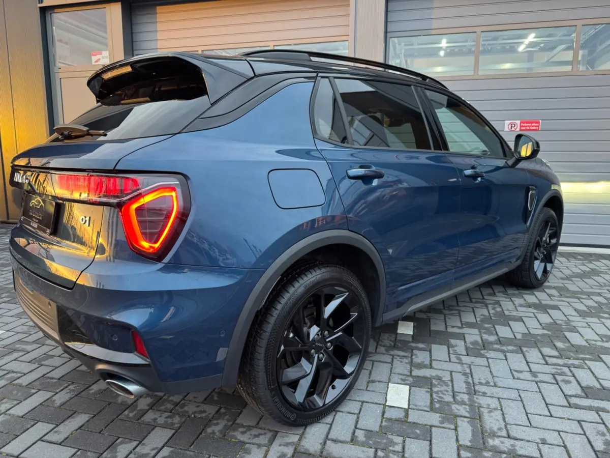 1.5 Bomvol Black Edition 261PK 360°Camera Zwarte hemel