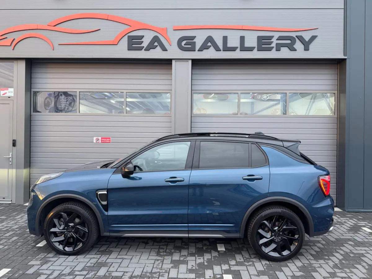 1.5 Bomvol Black Edition 261PK 360°Camera Zwarte hemel