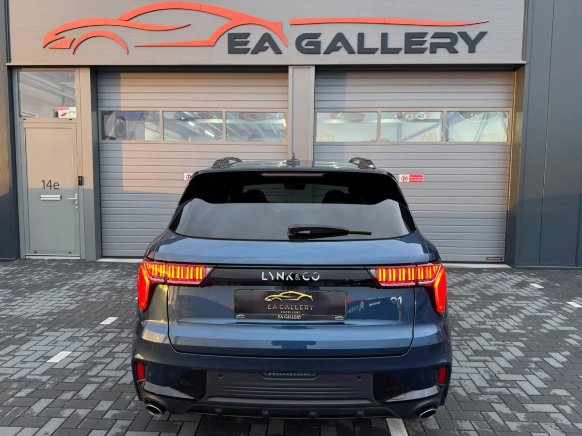 1.5 Bomvol Black Edition 261PK 360°Camera Zwarte hemel