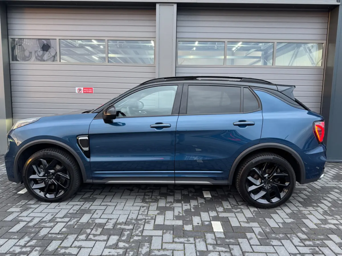 1.5 Bomvol Black Edition 261PK 360°Camera Zwarte hemel