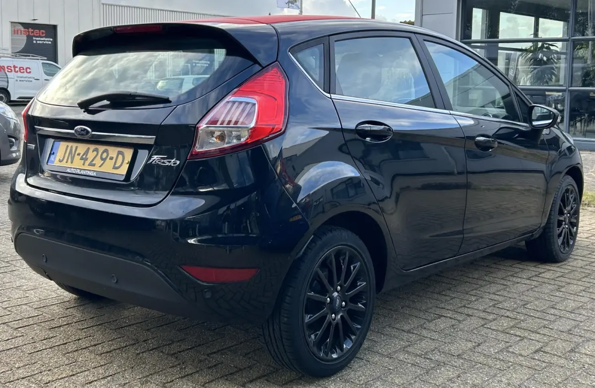 1.0 EcoBoost Titanium 101PK | AUTOMAAT | DEALERONDERHOUDEN | NL AUTO | NAP | Navigatie | Cruise Control | Climate Control | Parkeersensoren | Voorruitverwarming | Lichtmetalen Velgen | 2 Sle