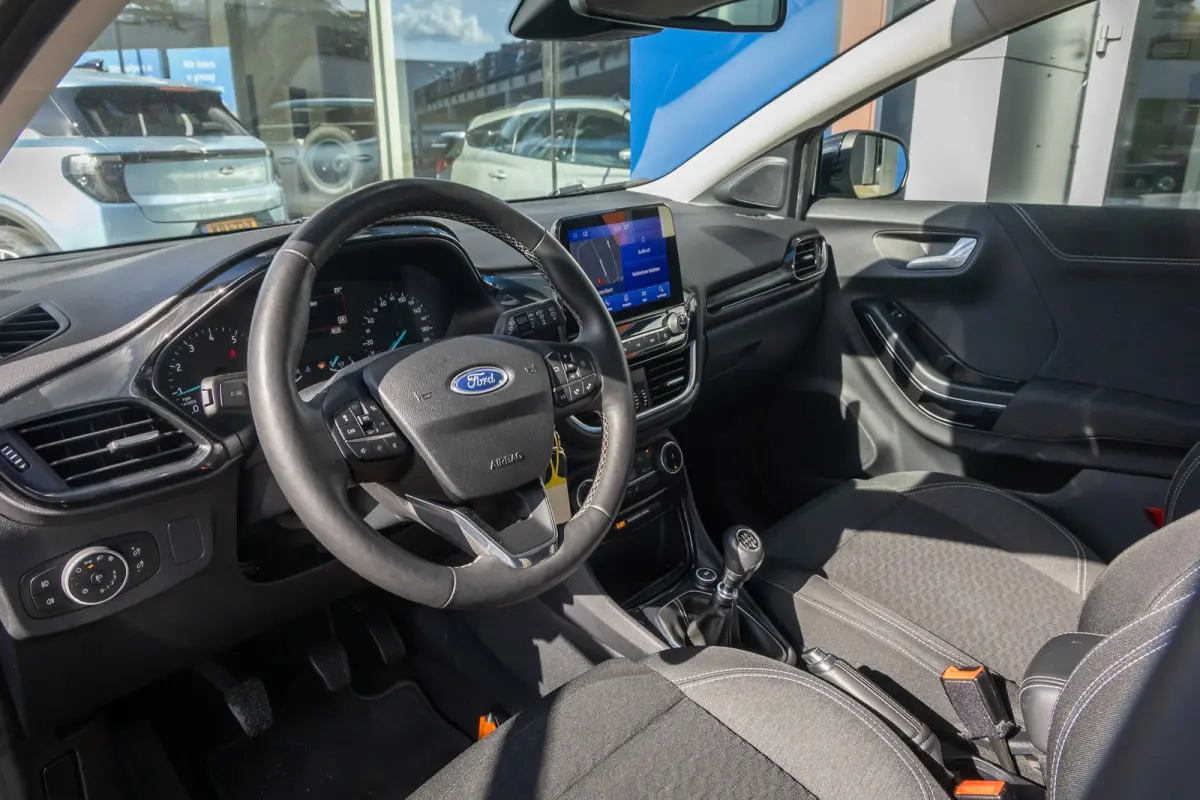 1.0 EcoBoost Titanium | Stoel/Stuur/Voorruitverwarming | Apple Carplay/Android Auto | Camera | Navi | 17''L.M. Velgen | Achteruitrijcamera | Apple Carplay/Android Auto|telefoonintegratie pre