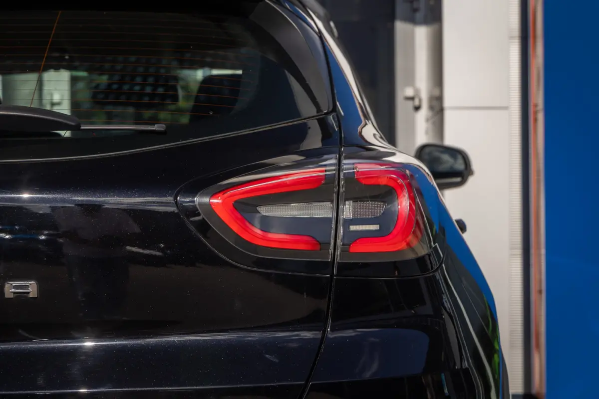 1.0 EcoBoost Titanium | Stoel/Stuur/Voorruitverwarming | Apple Carplay/Android Auto | Camera | Navi | 17''L.M. Velgen | Achteruitrijcamera | Apple Carplay/Android Auto|telefoonintegratie pre