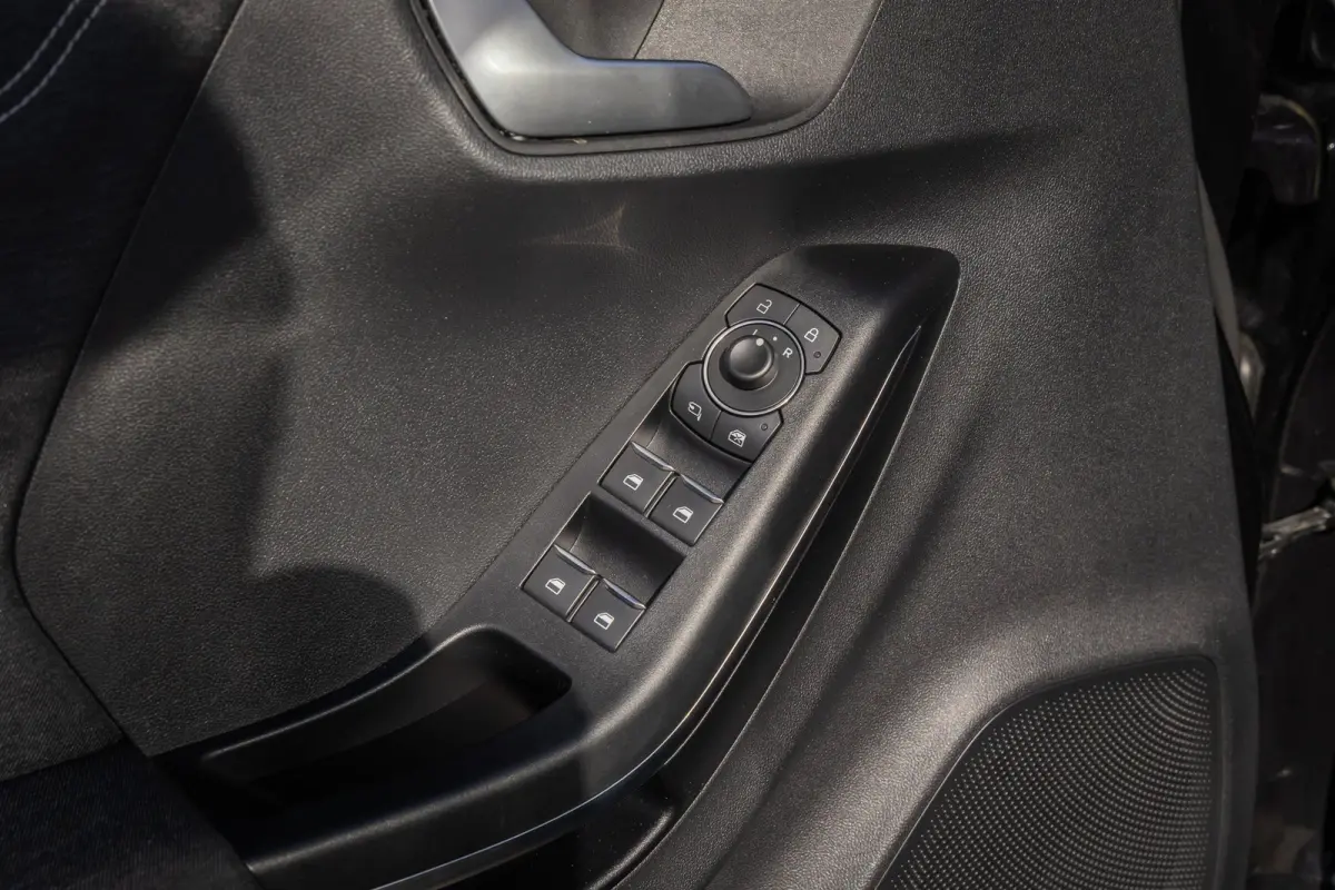 1.0 EcoBoost Titanium | Stoel/Stuur/Voorruitverwarming | Apple Carplay/Android Auto | Camera | Navi | 17''L.M. Velgen | Achteruitrijcamera | Apple Carplay/Android Auto|telefoonintegratie pre