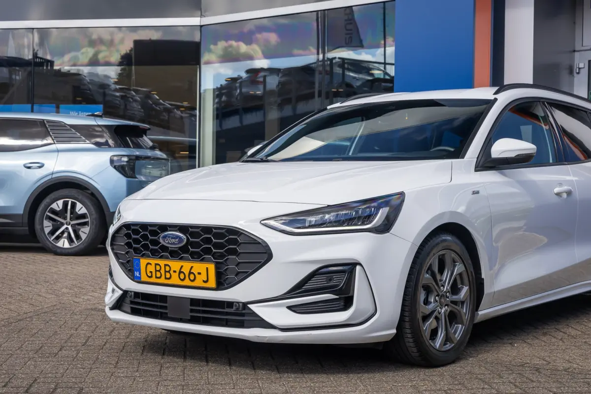 1.0 EcoBoost Hybrid ST Line | Cruise control | Parkeersensoren Voor/Achter | Apple Carplay/Android Auto | Elektrische ramen Voor/Achter | Apple Carplay/Android Auto|telefoonintegratie premiu