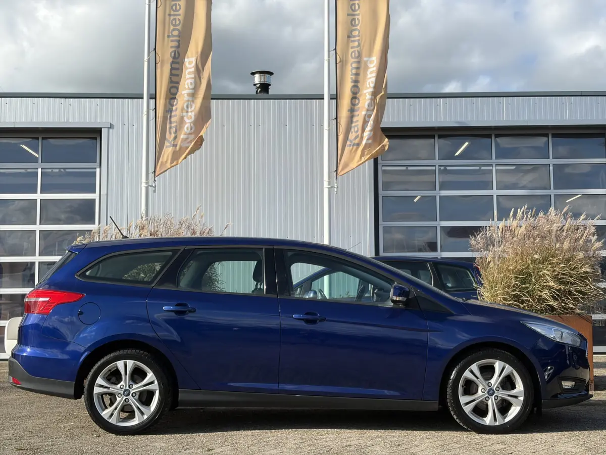 1.0 Lease Edition 100pk | Apple Carplay/Android Auto | Cruise control | Isofix bevestiging voor kinderzitjes | LED dagrijverlichting | Navigatiesysteem full map | Parkeersensor achter | Zeer