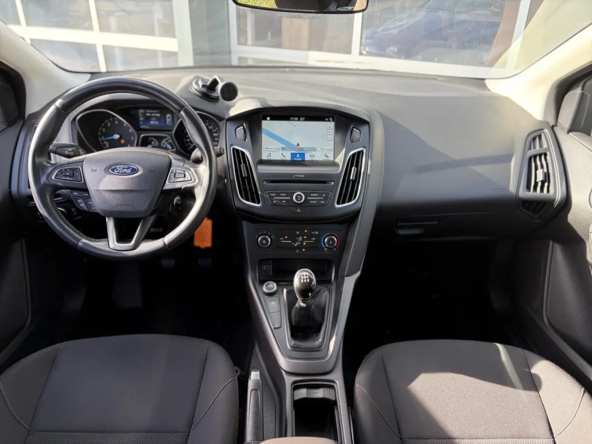 1.0 Lease Edition 100pk | Apple Carplay/Android Auto | Cruise control | Isofix bevestiging voor kinderzitjes | LED dagrijverlichting | Navigatiesysteem full map | Parkeersensor achter | Zeer