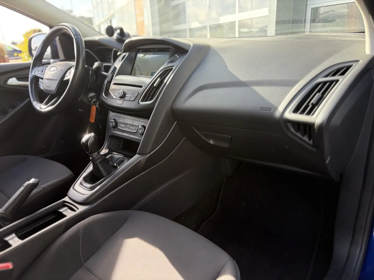 1.0 Lease Edition 100pk | Apple Carplay/Android Auto | Cruise control | Isofix bevestiging voor kinderzitjes | LED dagrijverlichting | Navigatiesysteem full map | Parkeersensor achter | Zeer
