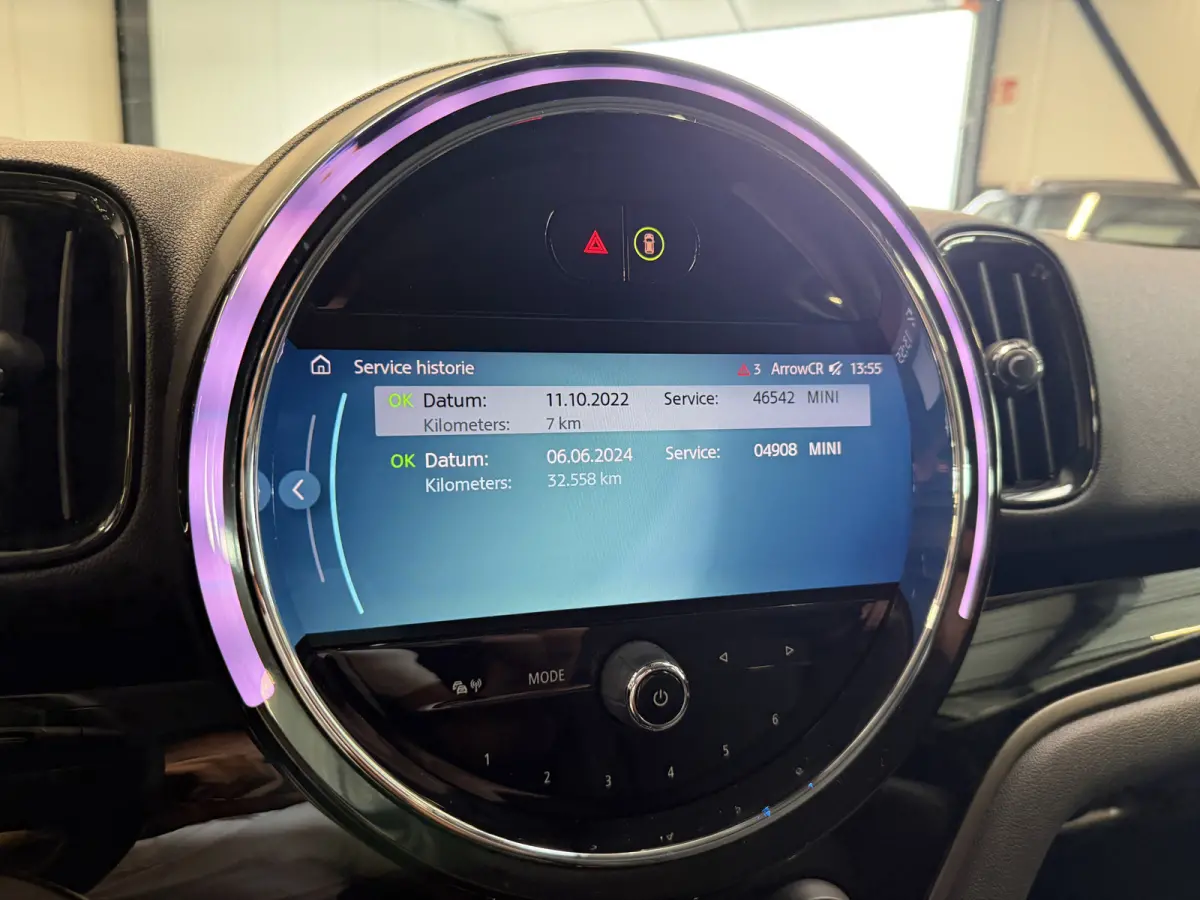 2.0 Cooper SE ALL4 Camera/Apple