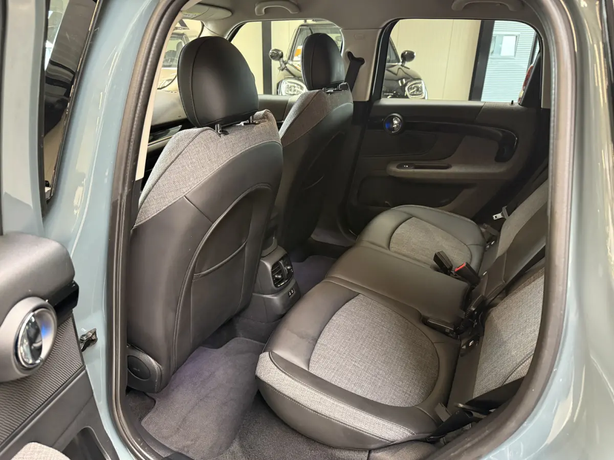 2.0 Cooper SE ALL4 Camera/Apple