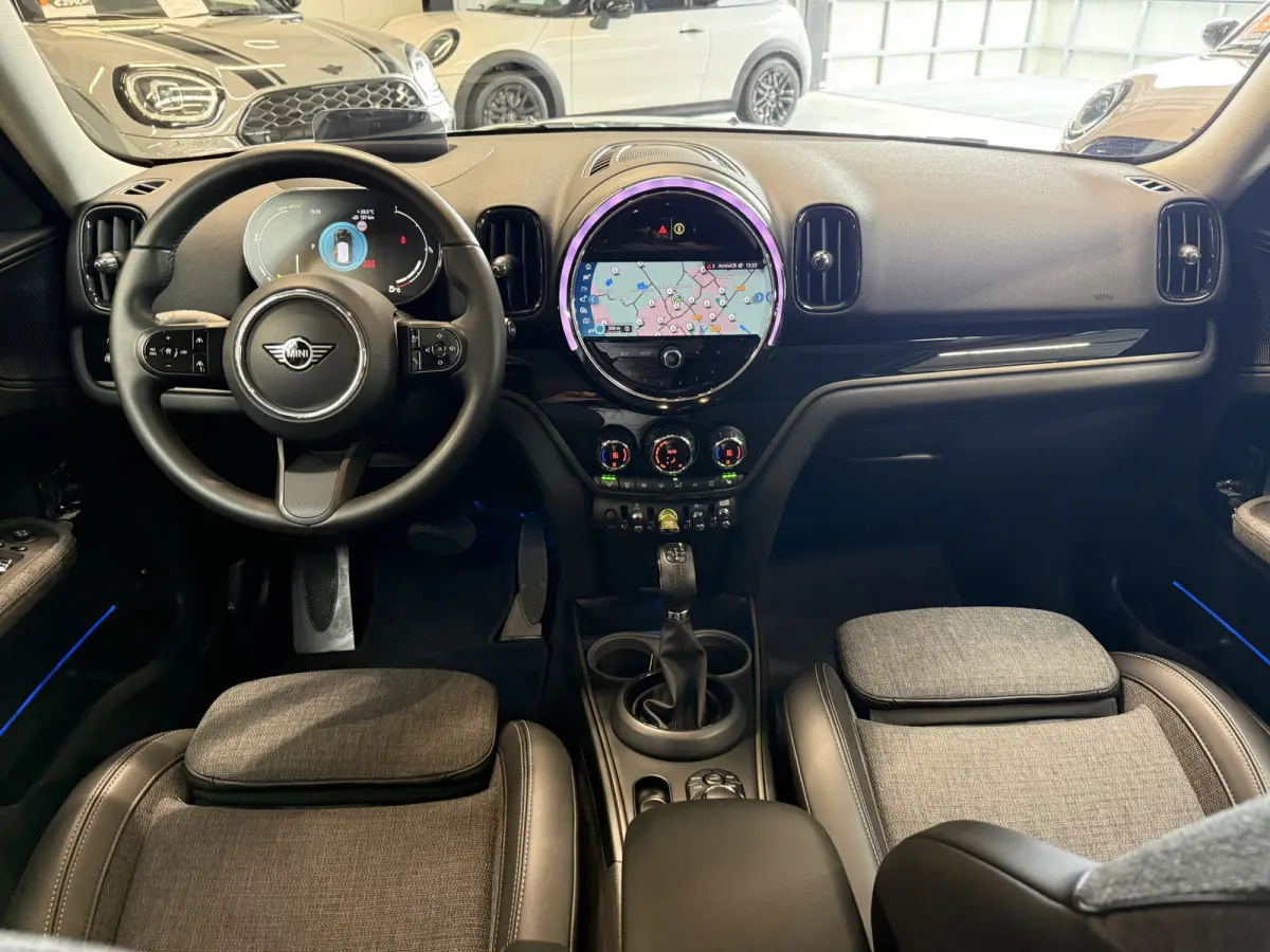 2.0 Cooper SE ALL4 Camera/Apple