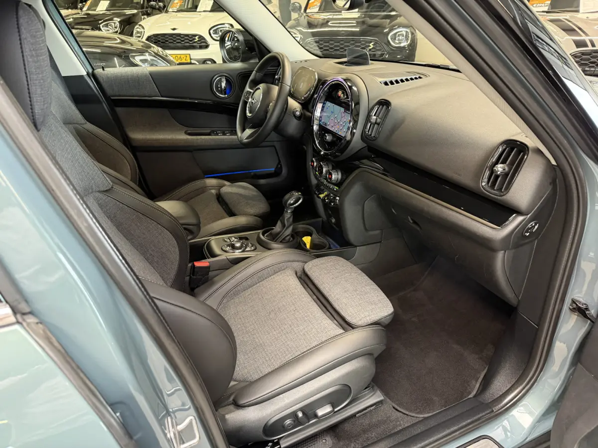 2.0 Cooper SE ALL4 Camera/Apple