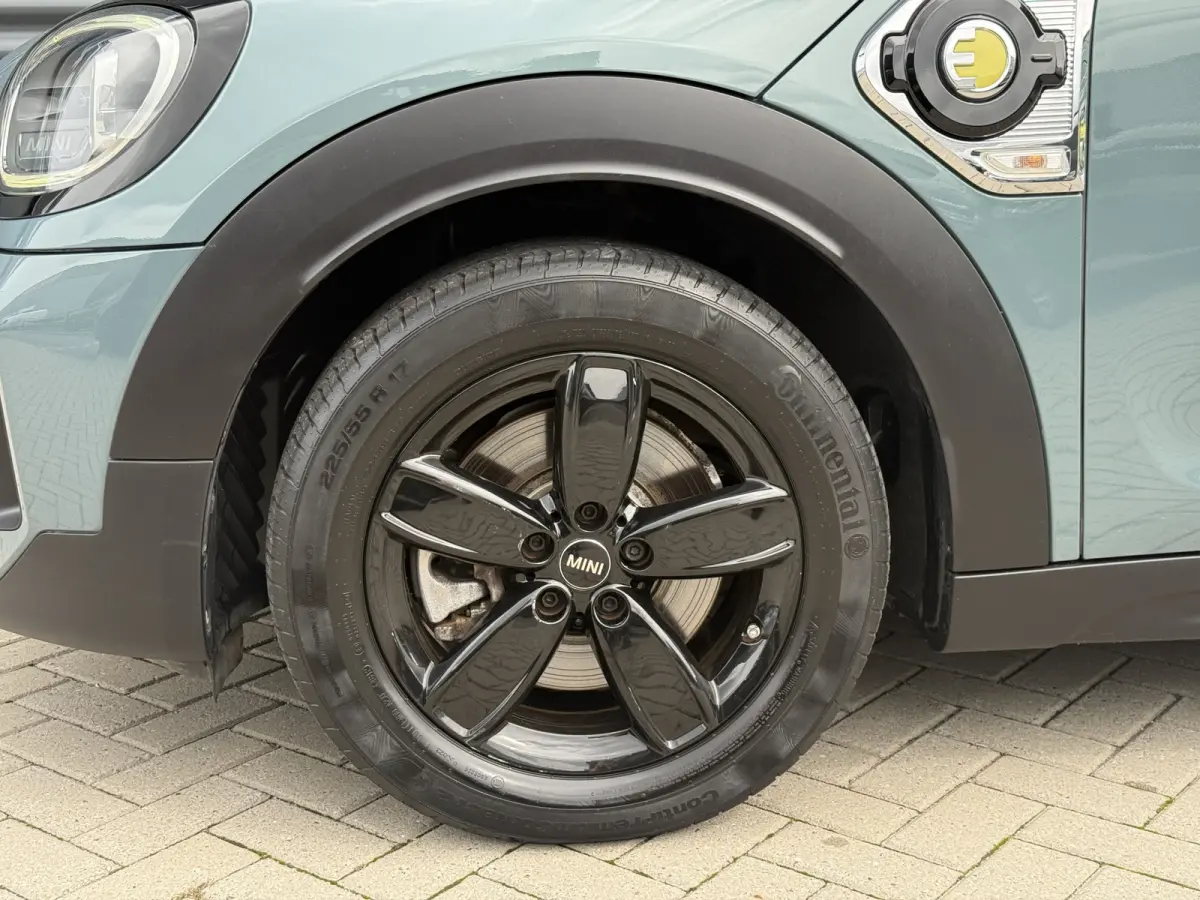 2.0 Cooper SE ALL4 Camera/Apple