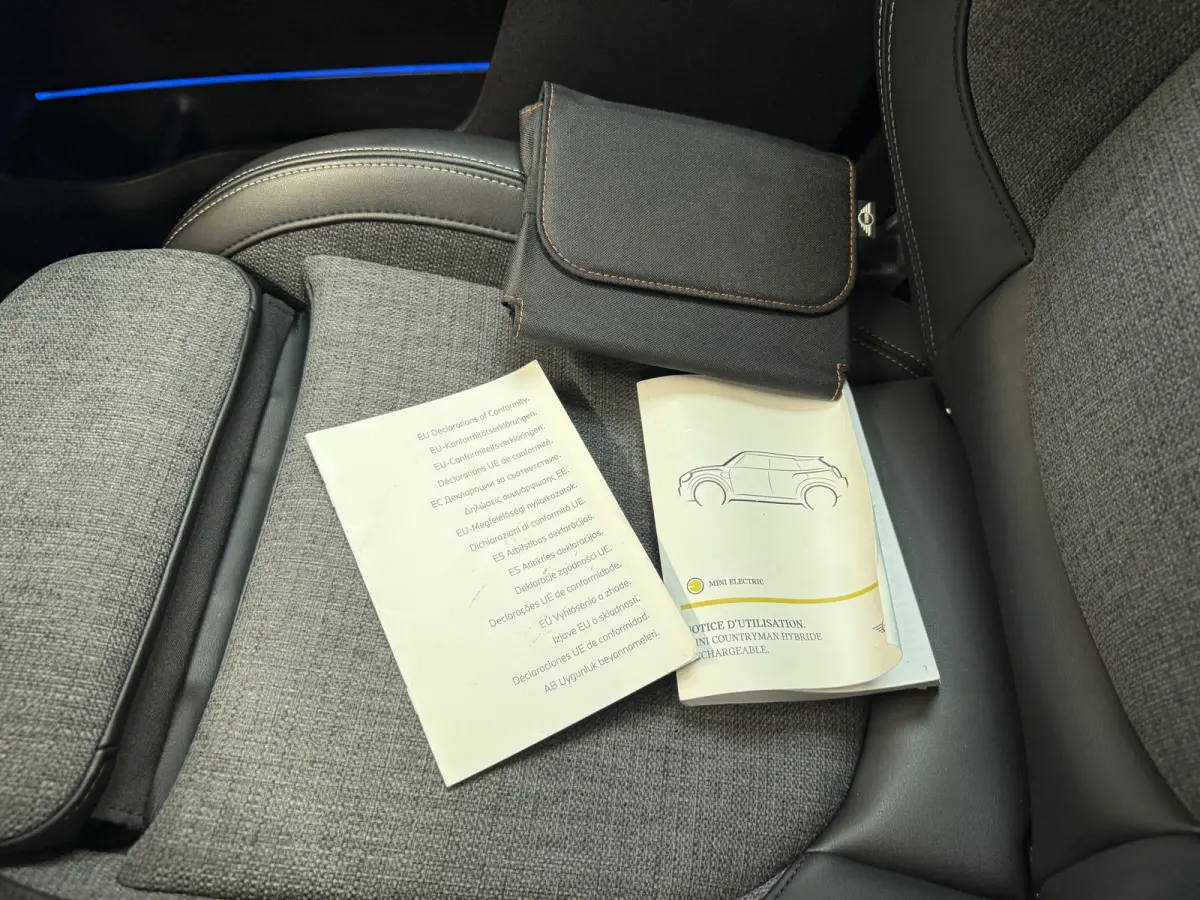 2.0 Cooper SE ALL4 Camera/Apple