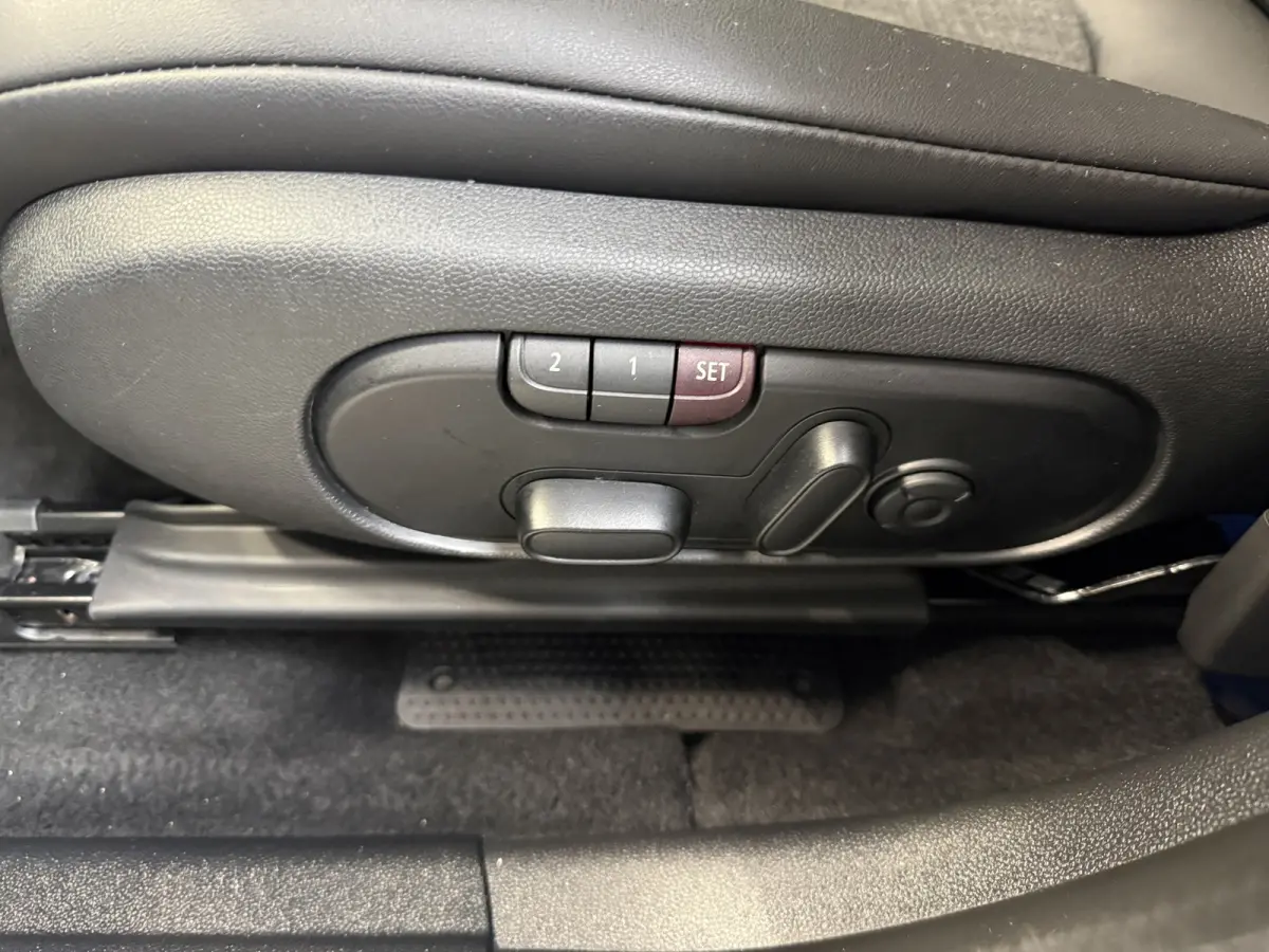 2.0 Cooper SE ALL4 Camera/Apple