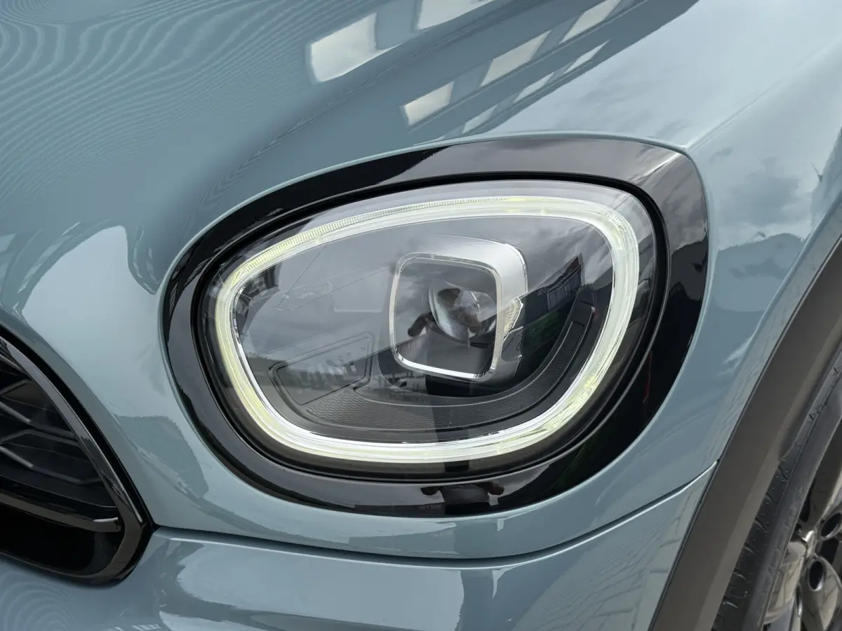 2.0 Cooper SE ALL4 Camera/Apple