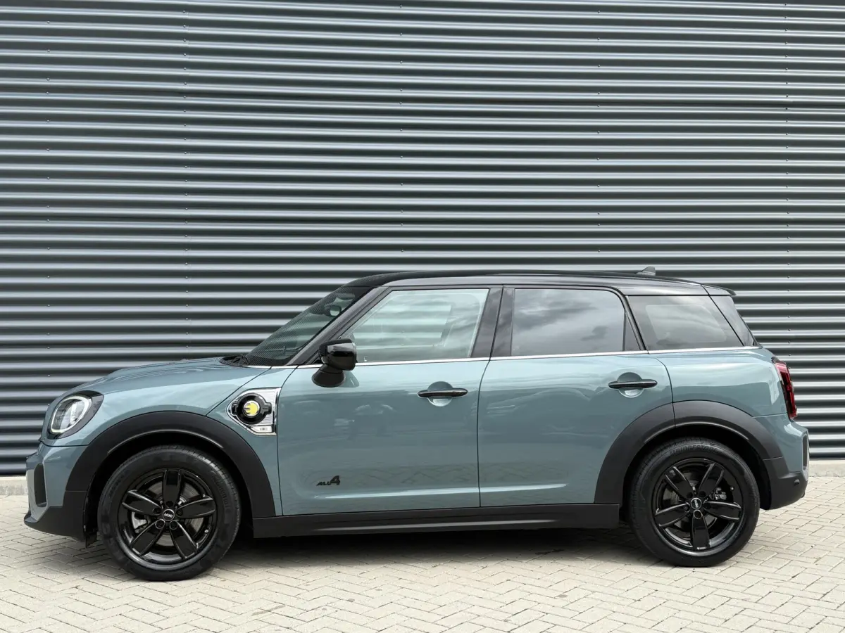 2.0 Cooper SE ALL4 Camera/Apple