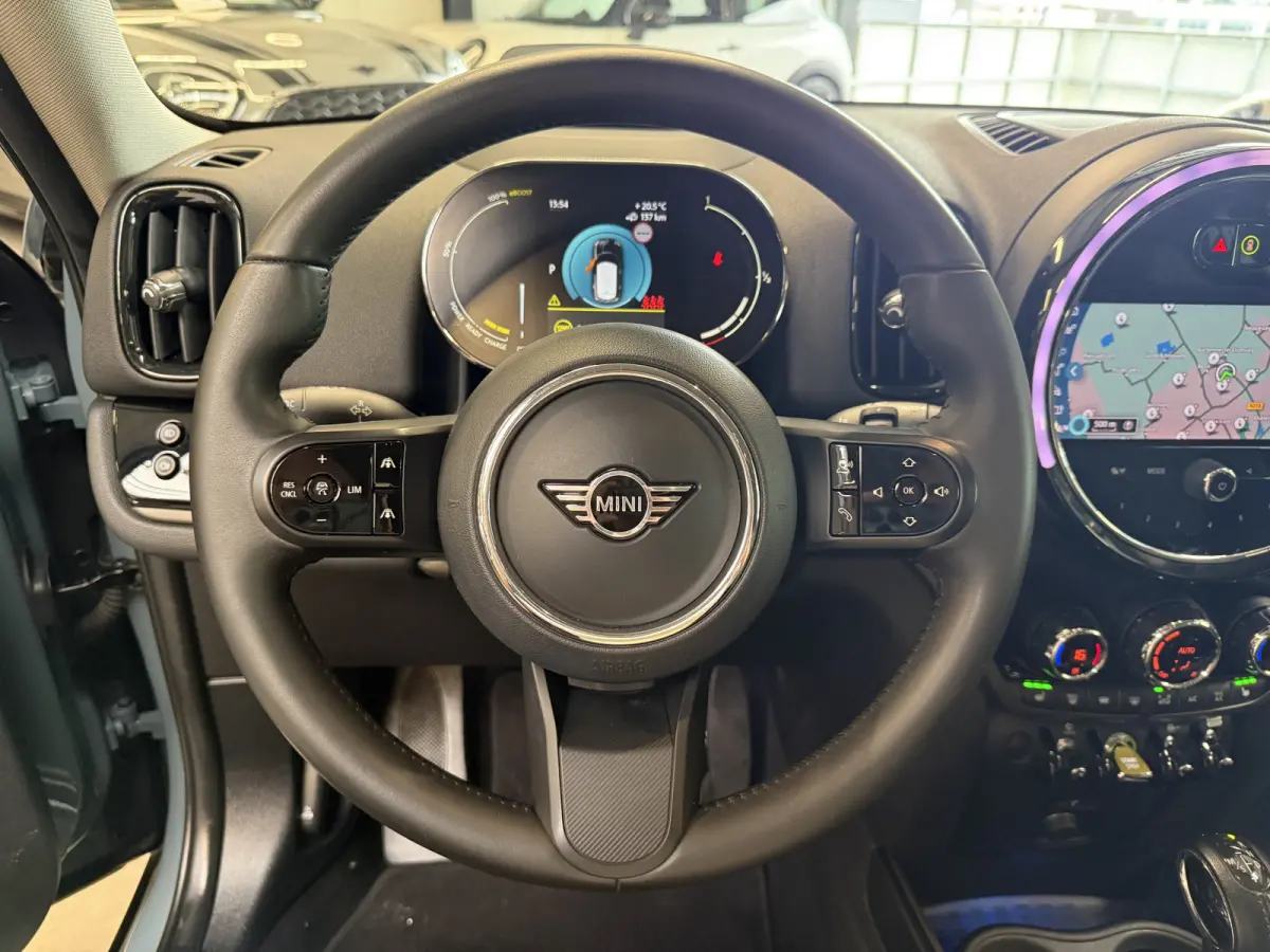2.0 Cooper SE ALL4 Camera/Apple